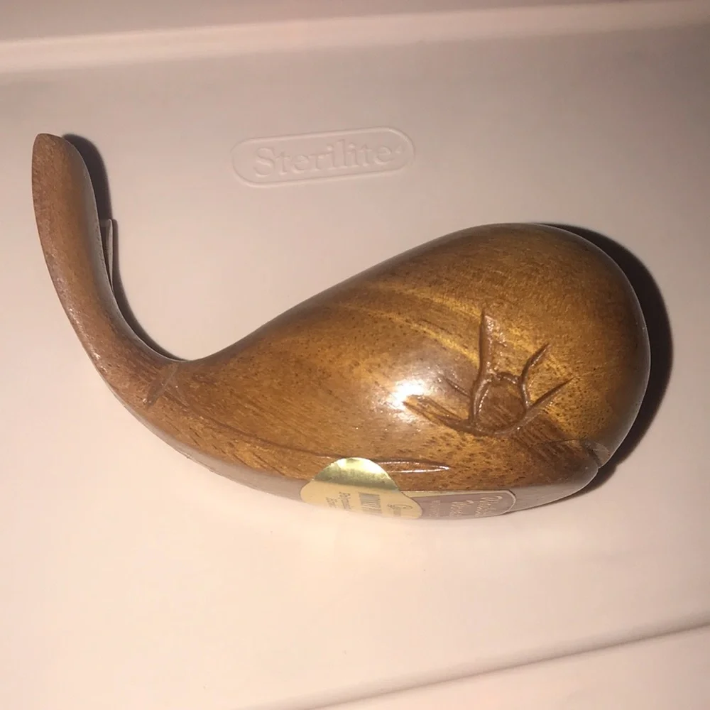 Vintage Whale Carving 1950's Woods of Hawaii Monkey Pod Carvings Waikiki Hawaii - Picture 1 of 8